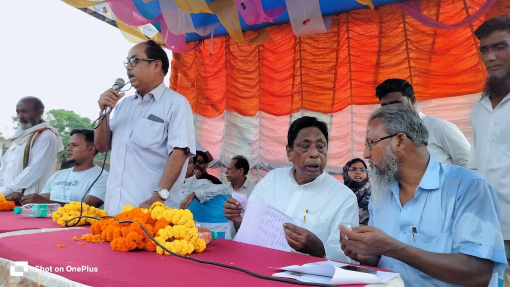 जनसमस्याओं को सुनने गांव-गांव पहुंचे पूर्व मंत्री आलमगीर आलम, विकास एवं जनहित के मुद्दों पर किया संवाद
