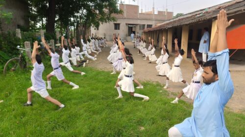 सरस्वती शिशु मंदिर कोटालपोखर में अंतरराष्ट्रीय योग दिवस धूमधाम से मनाया गया