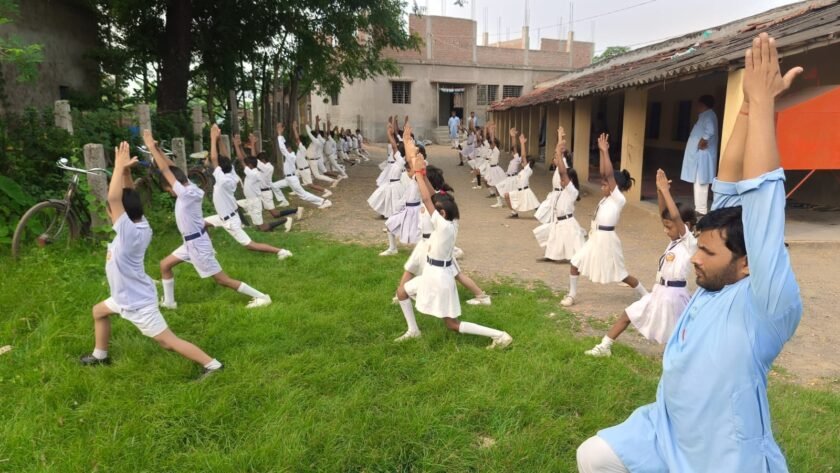 सरस्वती शिशु मंदिर कोटालपोखर में अंतरराष्ट्रीय योग दिवस धूमधाम से मनाया गया सरस्वती शिशु मंदिर कोटालपोखर में अंतरराष्ट्रीय योग दिवस धूमधाम से मनाया गया