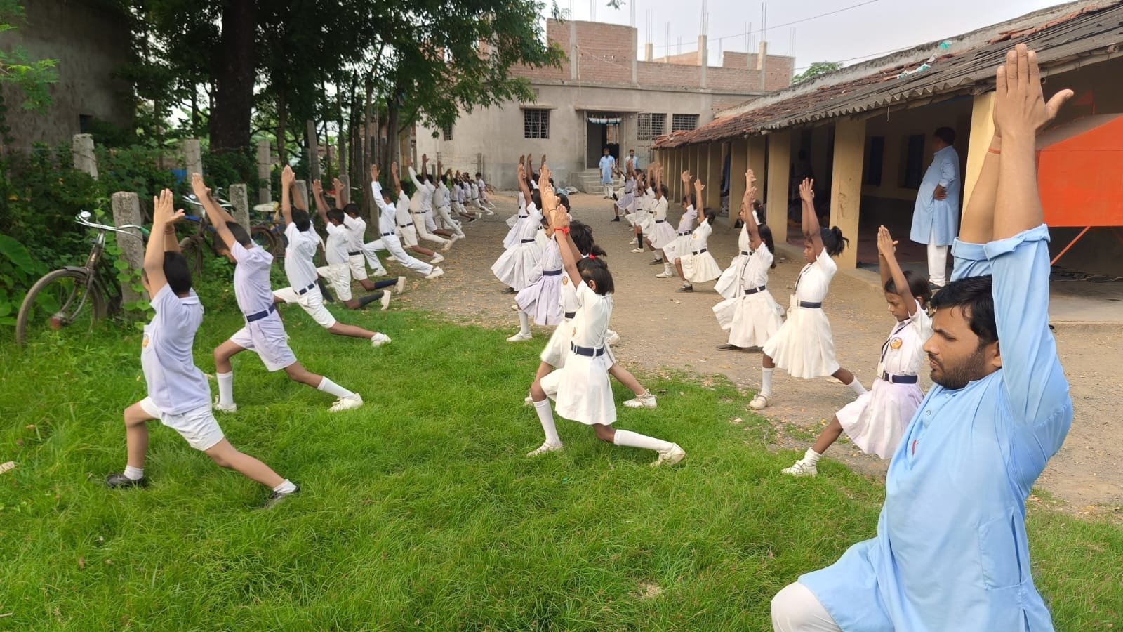 सरस्वती शिशु मंदिर कोटालपोखर में अंतरराष्ट्रीय योग दिवस धूमधाम से मनाया गया सरस्वती शिशु मंदिर कोटालपोखर में अंतरराष्ट्रीय योग दिवस धूमधाम से मनाया गया