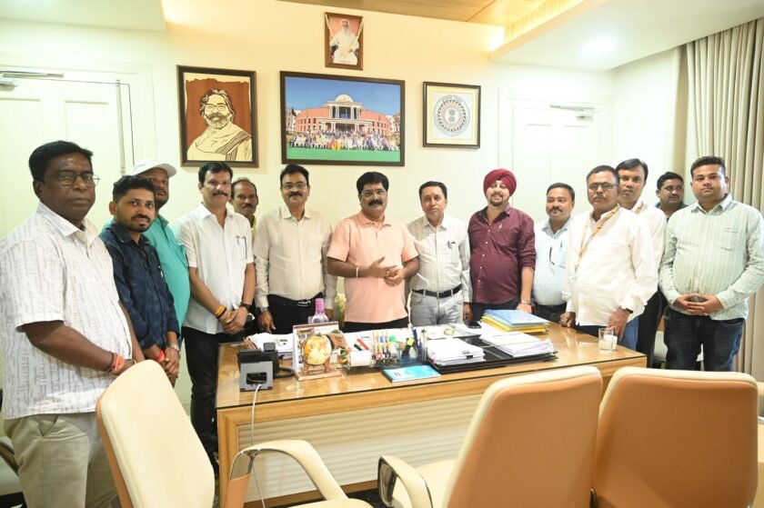 पत्रकार कल्याण की मांग को लेकर मंत्री योगेंद्र प्रसाद से मिला पत्रकार संघ का प्रतिनिधिमंडल पत्रकार कल्याण की मांग को लेकर मंत्री योगेंद्र प्रसाद से मिला पत्रकार संघ का प्रतिनिधिमंडल