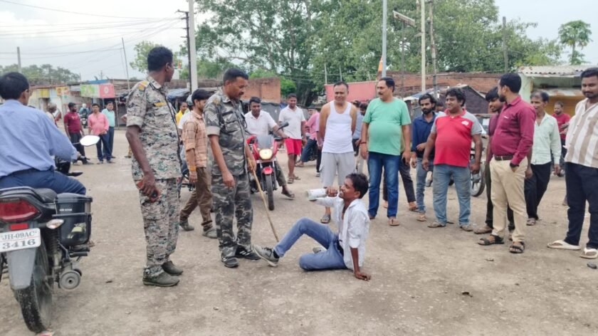 आईईएल थाना प्रभारी ने नुक्कड़ नाटक से दी नशा मुक्ति की सीख: "नशा उतरने पर पछताते, जर-जोरू-जमीन सब लूट जाते" आईईएल थाना प्रभारी ने नुक्कड़ नाटक से दी नशा मुक्ति की सीख: "नशा उतरने पर पछताते, जर-जोरू-जमीन सब लूट जाते"