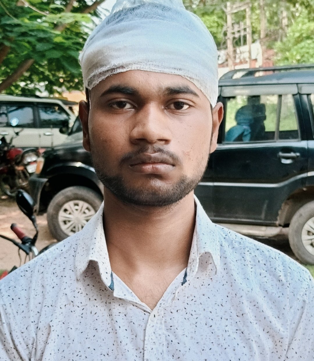 तेनुघाट में घर में घुसकर हमला, युवक पर कुल्हाड़ी से वार; महिला से अभद्रता का आरोप