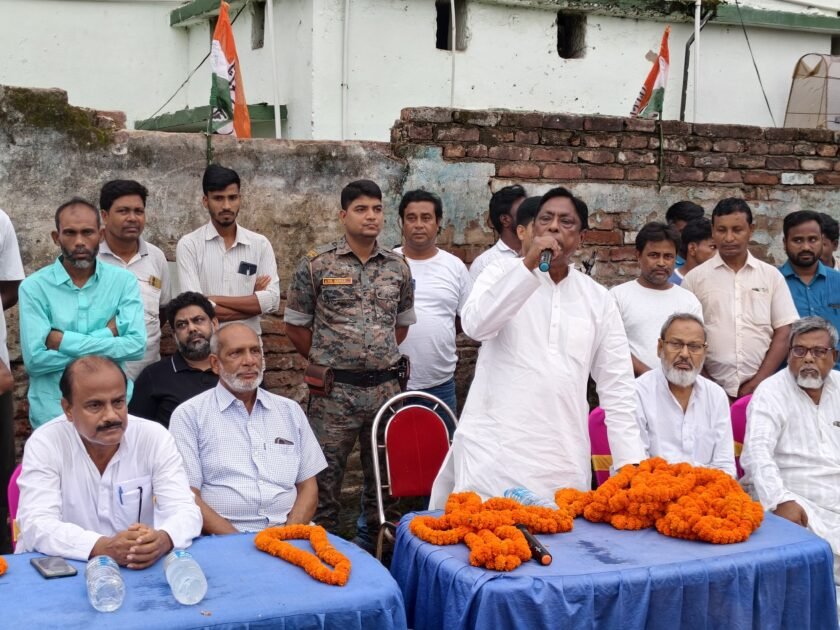 अगलोई में जनसंवाद कार्यक्रम संपन्न, पूर्व मंत्री आलमगीर आलम ने कार्यकर्ताओं से किया संवाद अगलोई में जनसंवाद कार्यक्रम संपन्न, पूर्व मंत्री आलमगीर आलम ने कार्यकर्ताओं से किया संवाद