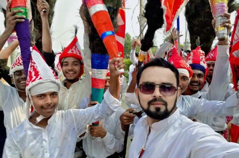 मुहर्रम पर पलानी मुस्लिम टोला पहुंचे बबलू यादव, दी शुभकामनाएं