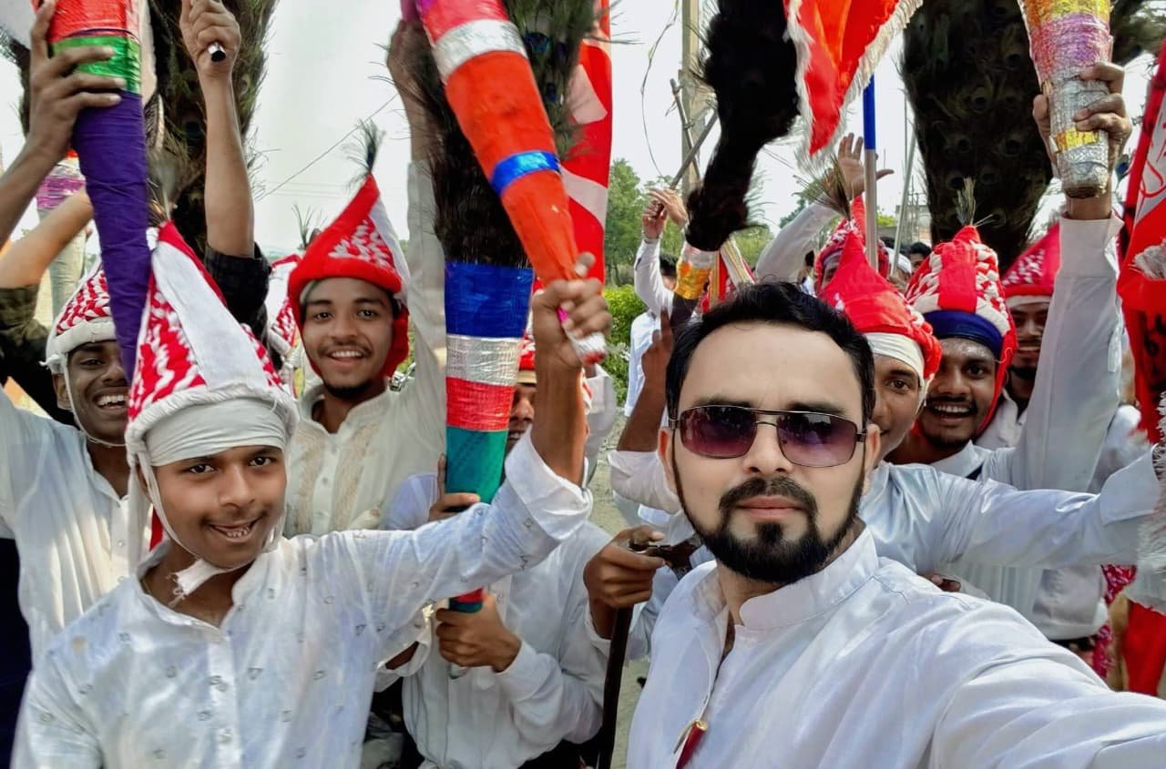 मुहर्रम पर पलानी मुस्लिम टोला पहुंचे बबलू यादव, दी शुभकामनाएं