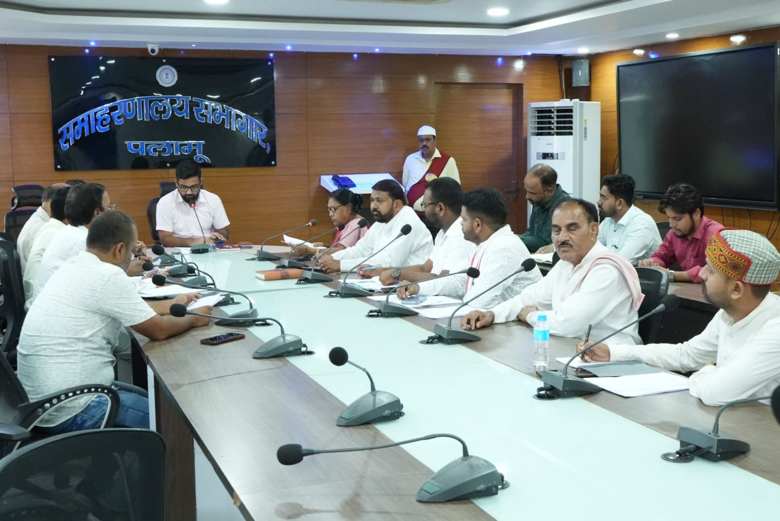मतदाता सूची के विशेष गहन पुनरीक्षण कार्यक्रम-2026 की तैयारियों की उपायुक्त ने की समीक्षा मतदाता सूची के विशेष गहन पुनरीक्षण कार्यक्रम-2026 की तैयारियों की उपायुक्त ने की समीक्षा