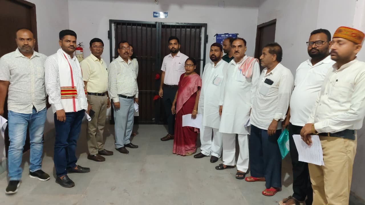 समाहरणालय परिसर स्थित ईवीएम वेयर हाउस का उपायुक्त-सह-जिला निर्वाचन पदाधिकारी ने किया निरीक्षण समाहरणालय परिसर स्थित ईवीएम वेयर हाउस का उपायुक्त-सह-जिला निर्वाचन पदाधिकारी ने किया निरीक्षण