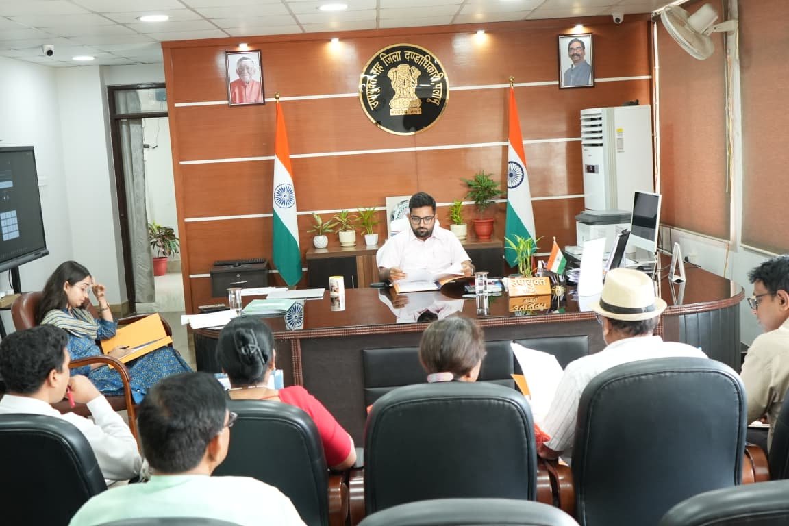 उपायुक्त ने पीसी एवं पीसीपीएनडीटी एक्ट के तहत किये जा रहे कार्यों की समीक्षा की