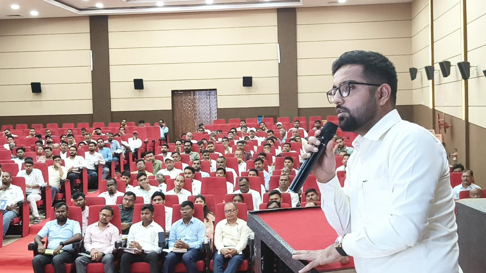 मतदाता सूची विशेष गहन पुनरीक्षण कार्यक्रम-2026 को लेकर तैयारियों की समीक्षा बैठक आयोजित मतदाता सूची विशेष गहन पुनरीक्षण कार्यक्रम-2026 को लेकर तैयारियों की समीक्षा बैठक आयोजित