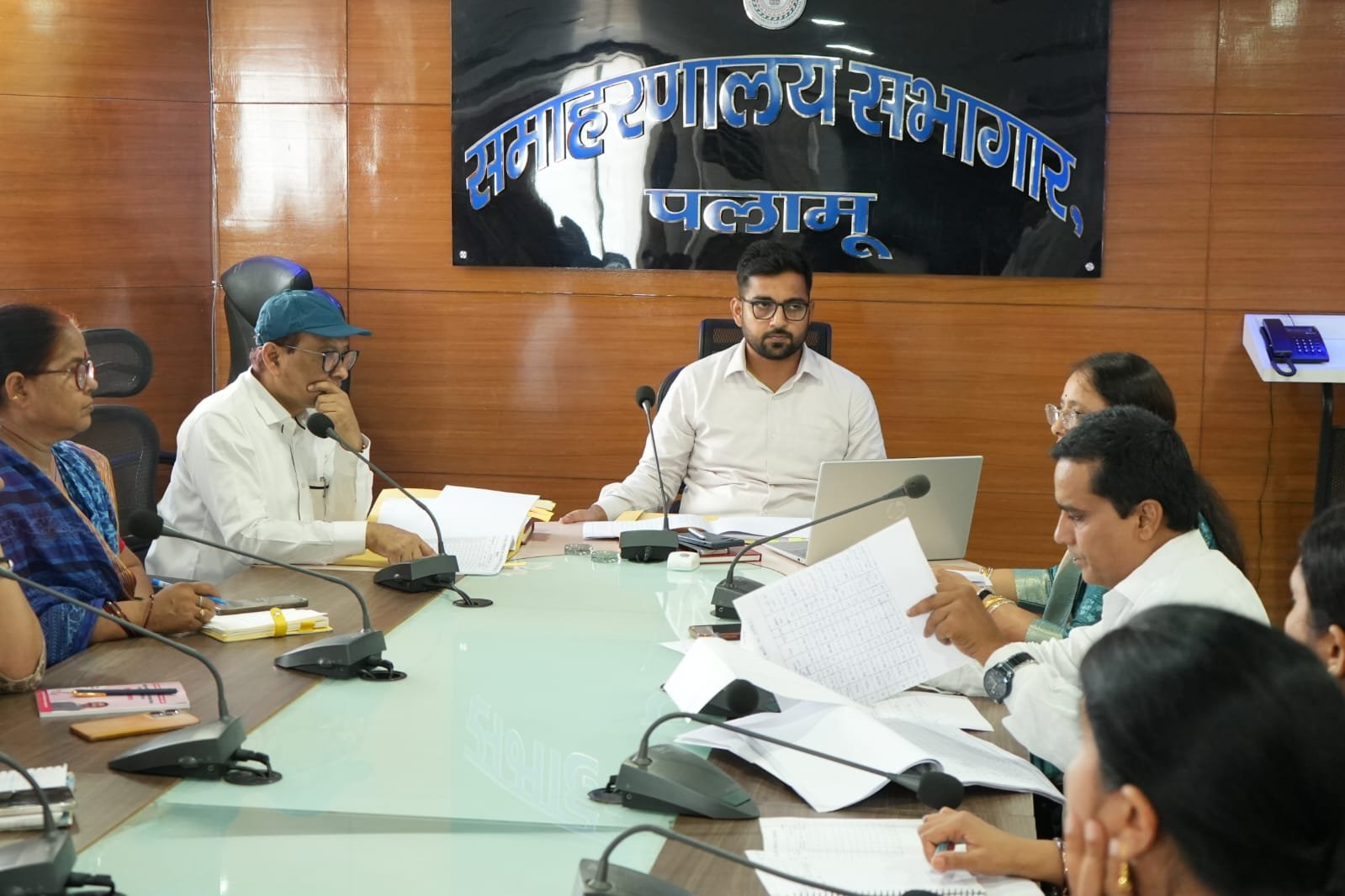 पारदर्शी सेविका-सहायिका चयन, पोषण ट्रैकर की शत-प्रतिशत प्रगति एवं कुपोषण उन्मूलन पर उपायुक्त ने दिए सख्त निर्देश