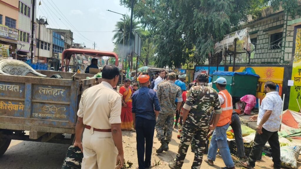 लातेहार में अवैध पार्किंग पर नगर पंचायत की सख्त कार्रवाई जारी लातेहार में अवैध पार्किंग पर नगर पंचायत की सख्त कार्रवाई जारी