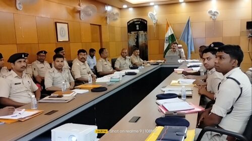 मासिक अपराध गोष्ठी में एसपी ने दिए सख्त निर्देश, मुहर्रम की तैयारी और अपराध नियंत्रण पर जोर मासिक अपराध गोष्ठी में एसपी ने दिए सख्त निर्देश, मुहर्रम की तैयारी और अपराध नियंत्रण पर जोर