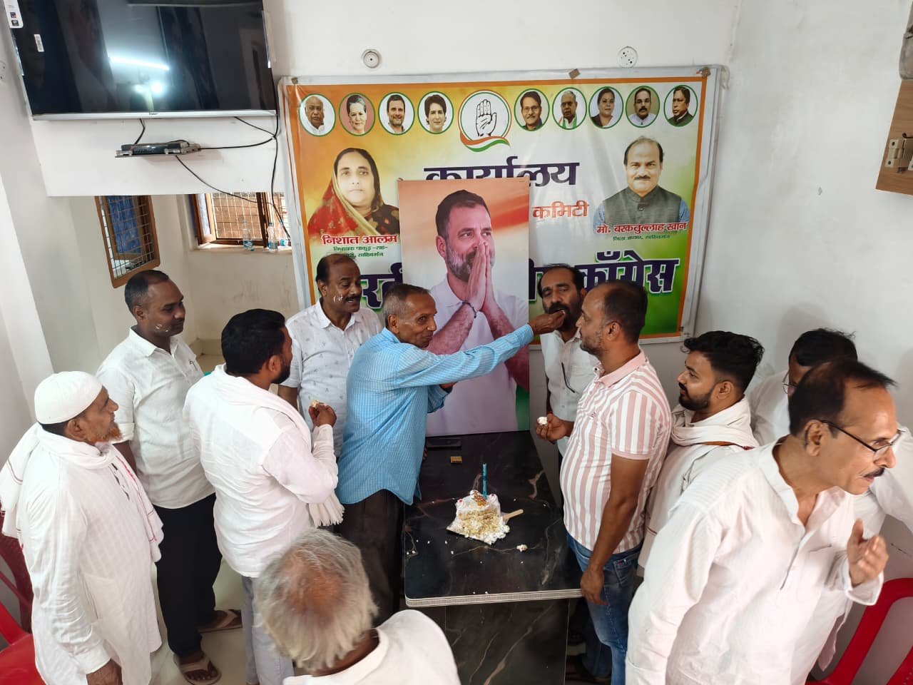 राहुल गांधी के जन्मदिवस पर कांग्रेस कार्यकर्ताओं ने मनाया उत्सव, किया वृक्षारोपण राहुल गांधी के जन्मदिवस पर कांग्रेस कार्यकर्ताओं ने मनाया उत्सव, किया वृक्षारोपण