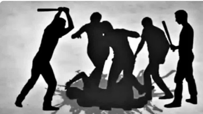 PUBG विवाद बना खूनी झड़प: बोकारो में उस्तरा-कैंची से हमला, 60 वर्षीय वृद्ध समेत चार घायल PUBG विवाद बना खूनी झड़प: बोकारो में उस्तरा-कैंची से हमला, 60 वर्षीय वृद्ध समेत चार घायल