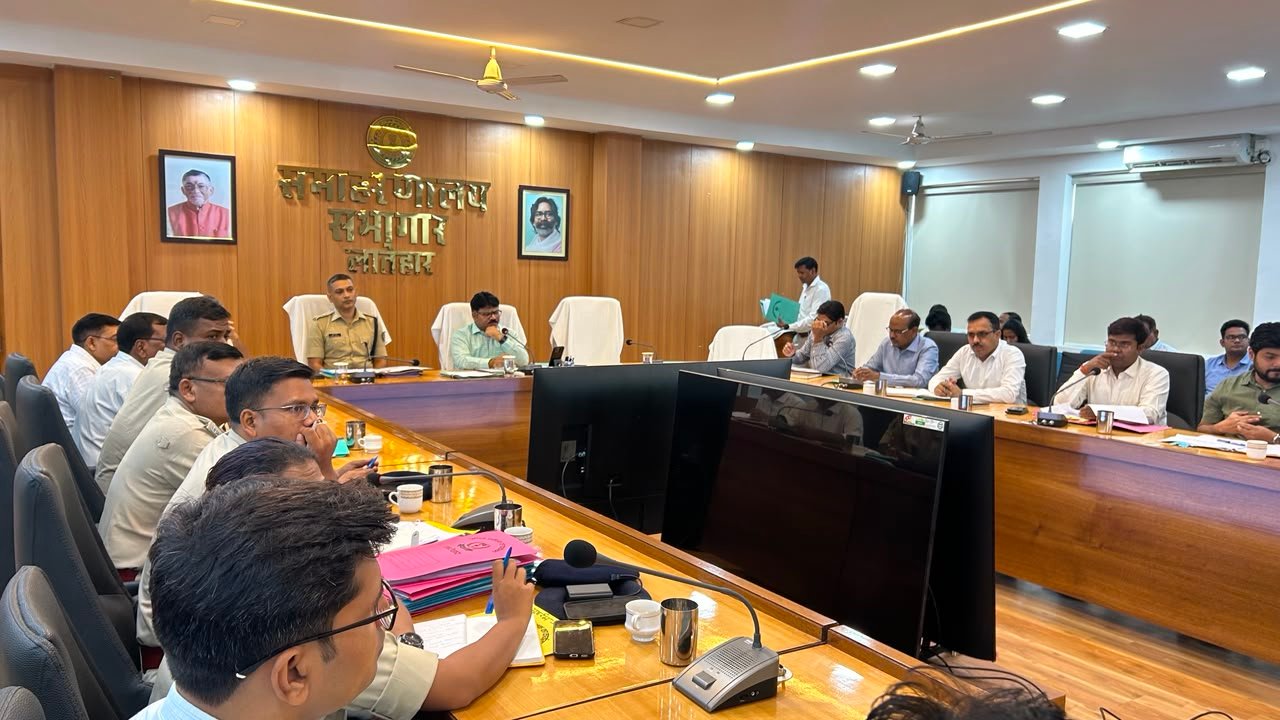लातेहार में अवैध खनन पर सख्ती, 26 वाहन जब्त, 13.11 लाख जुर्माना वसूला लातेहार में अवैध खनन पर सख्ती, 26 वाहन जब्त, 13.11 लाख जुर्माना वसूला