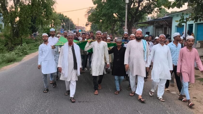 "या अली-या हुसैन के नारों से गूंज उठा लातेहार, मोहर्रम की सप्तमी पर निकला भव्य जुलूस" "या अली-या हुसैन के नारों से गूंज उठा लातेहार, मोहर्रम की सप्तमी पर निकला भव्य जुलूस"