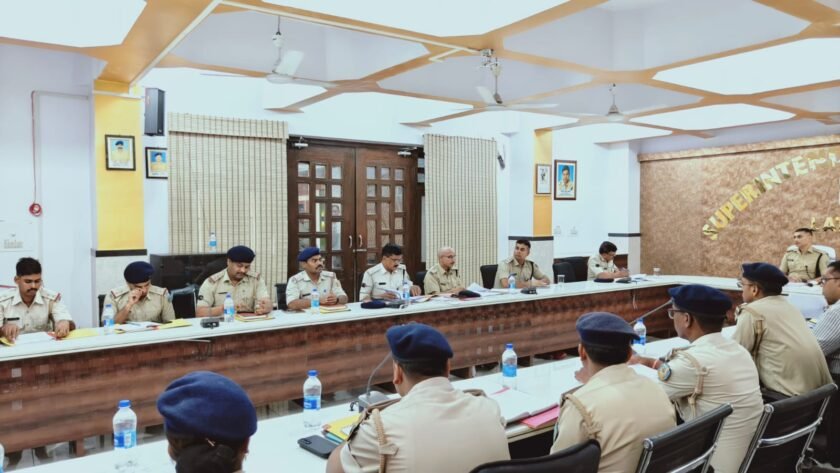 लातेहार में मासिक अपराध गोष्ठी आयोजित,अपराध नियंत्रण व लंबित कांडों की समीक्षा लातेहार में मासिक अपराध गोष्ठी आयोजित,अपराध नियंत्रण व लंबित कांडों की समीक्षा