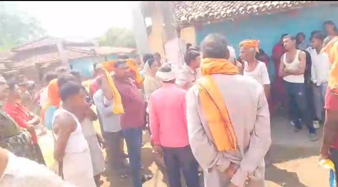 जमीनी विवाद को लेकर दो पक्षों में झड़प,लाठी-डंडे चले जमीनी विवाद को लेकर दो पक्षों में झड़प,लाठी-डंडे चले