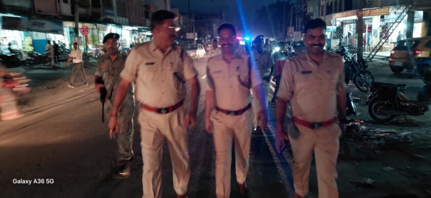 तेनुघाट में पुलिस का सघन छापामारी व तलाशी अभियान, संदिग्धों और वाहनों की हुई जांच