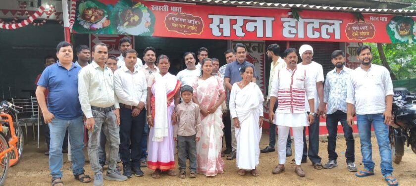 घाघरा में ‘सरना होटल’ का भव्य शुभारंभ,जनप्रतिनिधियों व गणमान्य लोगों की रही उपस्थिति घाघरा में ‘सरना होटल’ का भव्य शुभारंभ,जनप्रतिनिधियों व गणमान्य लोगों की रही उपस्थिति