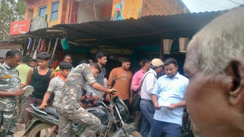 सतबरवा बाजार में जाम से लोग परेशान, अतिक्रमण हटाने को प्रशासन ने उठाया कदम सतबरवा बाजार में जाम से लोग परेशान, अतिक्रमण हटाने को प्रशासन ने उठाया कदम