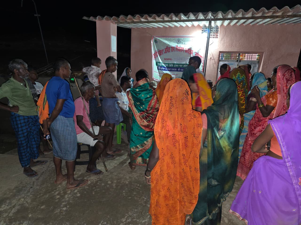 मनिका प्रखंड में फाइलेरिया जांच अभियान सफल,900 लोगों का हुआ रात्रि रक्त संग्रह