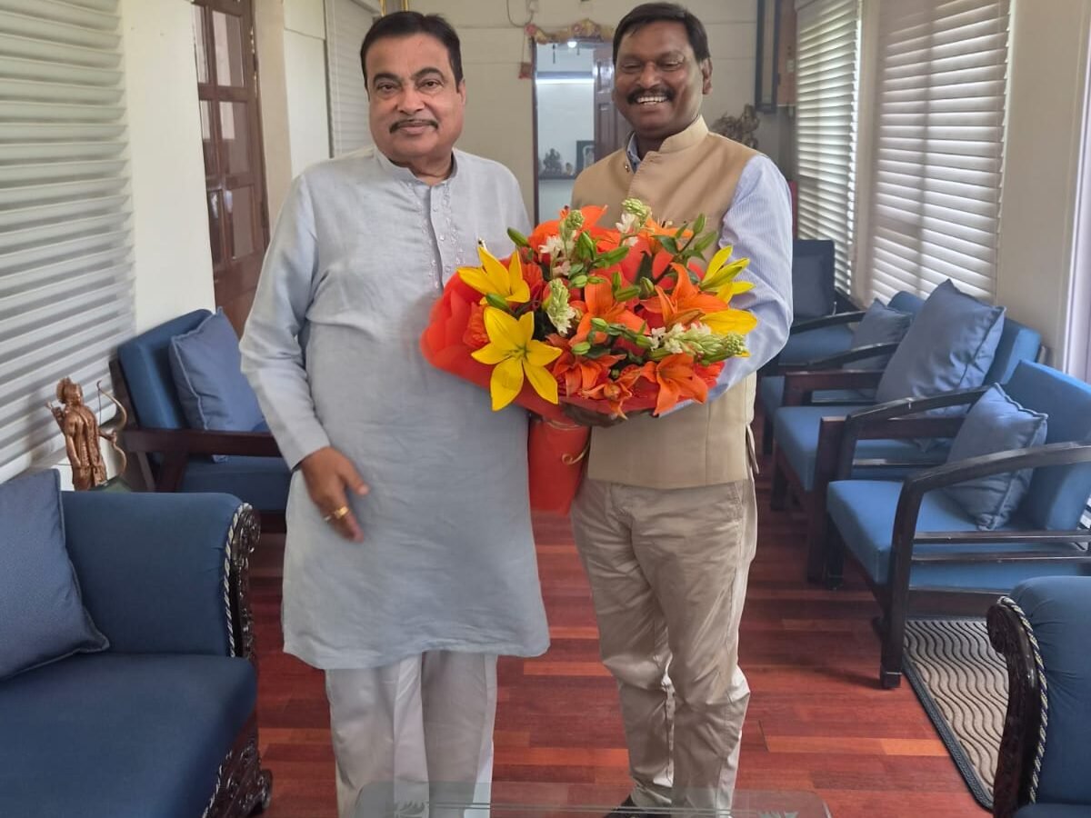 केंद्रीय मंत्री नितिन गडकरी से मिलें पूर्व सीएम अर्जुन मुंडा केंद्रीय मंत्री नितिन गडकरी से मिलें पूर्व सीएम अर्जुन मुंडा