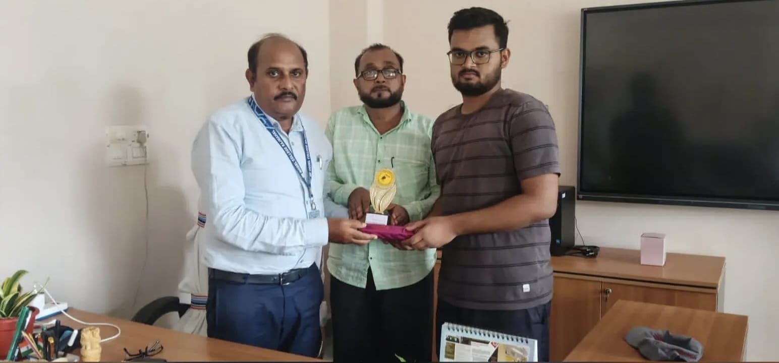 नीट में शानदार सफलता: राजमहल मॉडल कॉलेज के छात्र महमूद रज़ा का एमबीबीएस में चयन