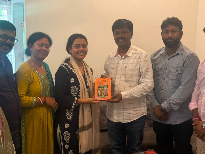 इशिका को नीट परीक्षा में मिली सफलता,दिनेश ने किया सम्मानित इशिका को नीट परीक्षा में मिली सफलता,दिनेश ने किया सम्मानित