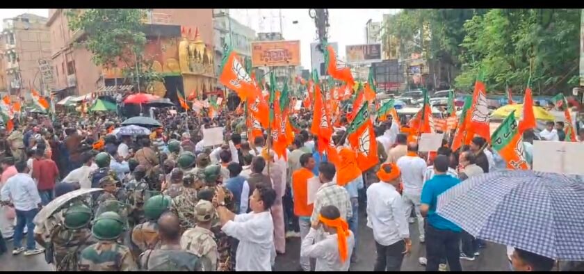 राँची में भाजयुमो का जेपीएससी कार्यालय घेराव, गेट तोड़कर अंदर घुसे कार्यकर्ता