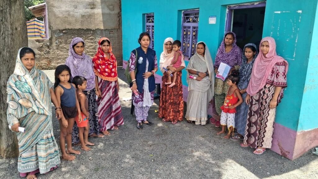 पाकुड़ में डीएलएसए का जागरूकता अभियान, आदिवासी गांवों में घर-घर पहुंची विधिक जानकारी