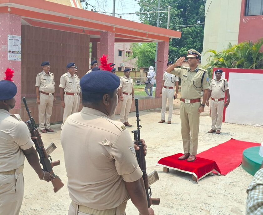 पुलिस उप-महानिरीक्षक श्री किशोर कौशल ने मेराल थाना का किया निरीक्षण पुलिस उप-महानिरीक्षक श्री किशोर कौशल ने मेराल थाना का किया निरीक्षण