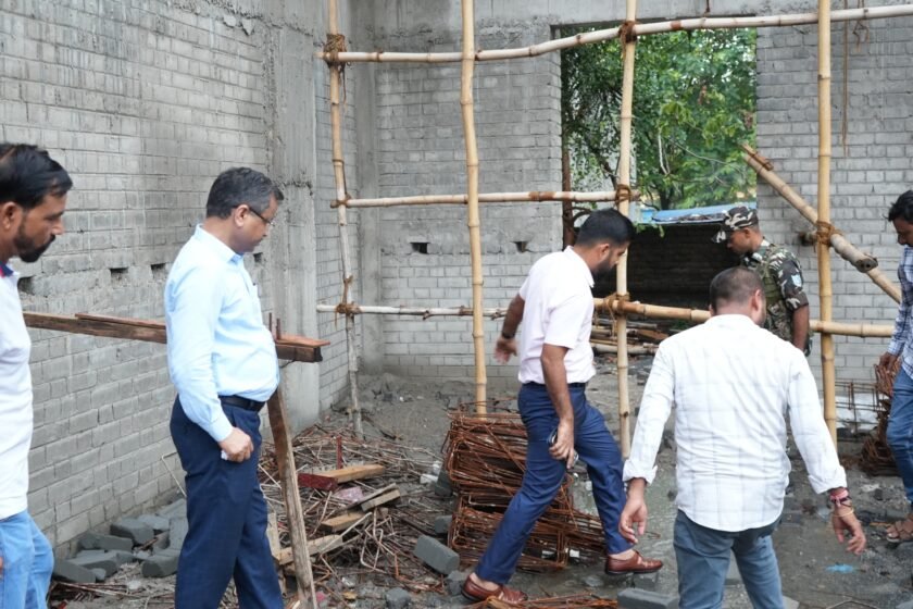 निर्माणाधीन इंडोर स्टेडियम का उपायुक्त ने किया निरीक्षण, गुणवत्ता एवं समयबद्ध निर्माण के दिए निर्देश निर्माणाधीन इंडोर स्टेडियम का उपायुक्त ने किया निरीक्षण, गुणवत्ता एवं समयबद्ध निर्माण के दिए निर्देश