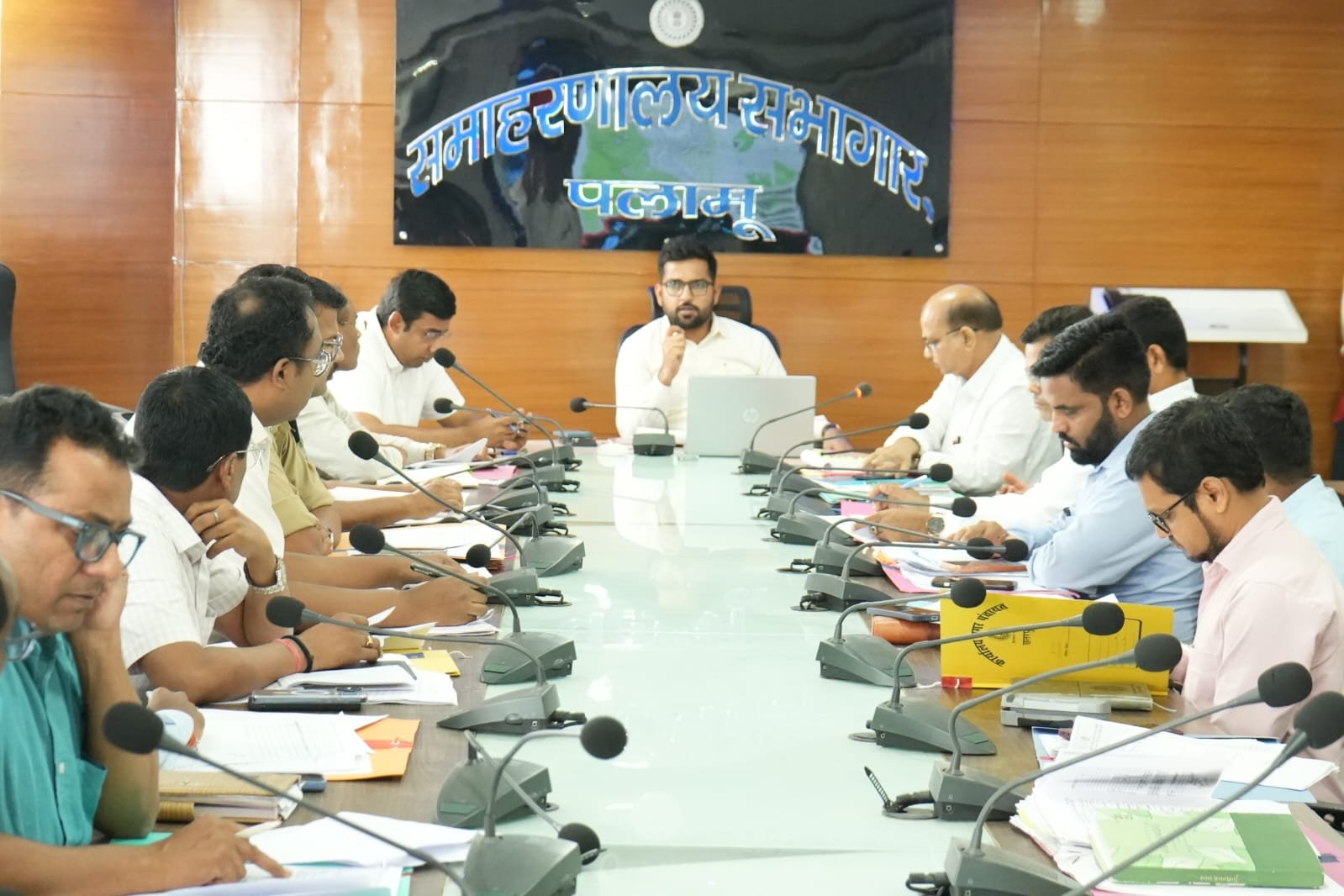 डीसी ने राजस्व विभाग के कार्यों की समीक्षा की, लंबित मामलों के त्वरित निष्पादन एवं राजस्व संग्रह में तेजी लाने के दिए निर्देश डीसी ने राजस्व विभाग के कार्यों की समीक्षा की, लंबित मामलों के त्वरित निष्पादन एवं राजस्व संग्रह में तेजी लाने के दिए निर्देश