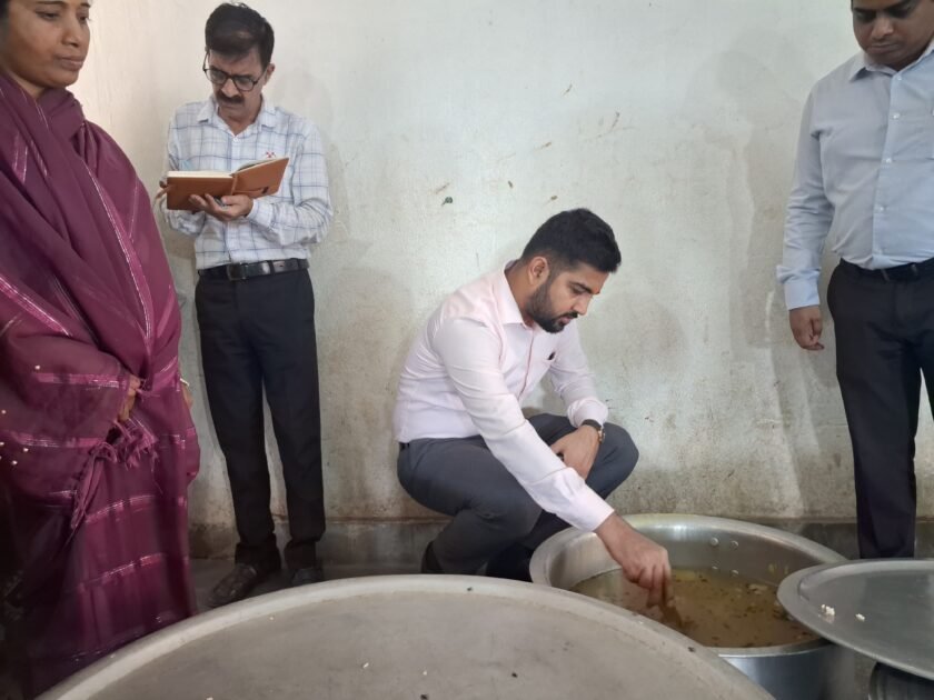 कस्तूरबा गांधी बालिका विद्यालय का उपायुक्त ने किया औचक निरीक्षण, छात्राओं की शैक्षणिक तैयारी, करियर मार्गदर्शन एवं भोजन व्यवस्था का लिया जायजा कस्तूरबा गांधी बालिका विद्यालय का उपायुक्त ने किया औचक निरीक्षण, छात्राओं की शैक्षणिक तैयारी, करियर मार्गदर्शन एवं भोजन व्यवस्था का लिया जायजा