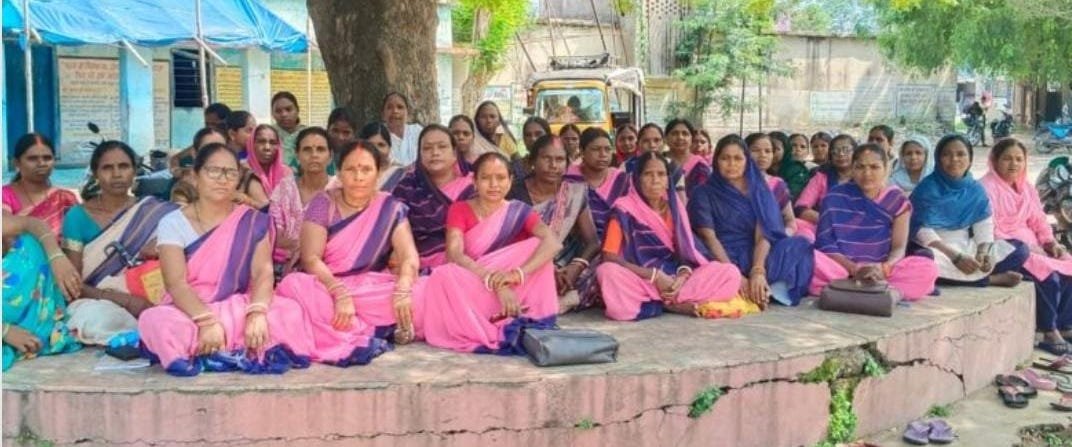 पुरानी संगठन में बाहरी हस्तक्षेप का विरोध, आंगनबाड़ी सेविका-सहायिकाओं ने कमेटी के साथ रहने का लिया निर्णय