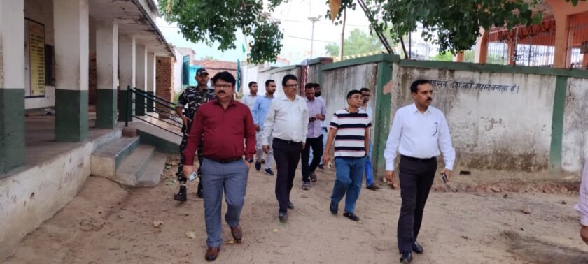 उपायुक्त संदीप कुमार ने SIR 2026 के तहत BLO-BLA-2 एवं चुनाव पाठशाला की प्रथम बैठक का किया निरीक्षण उपायुक्त संदीप कुमार ने SIR 2026 के तहत BLO-BLA-2 एवं चुनाव पाठशाला की प्रथम बैठक का किया निरीक्षण