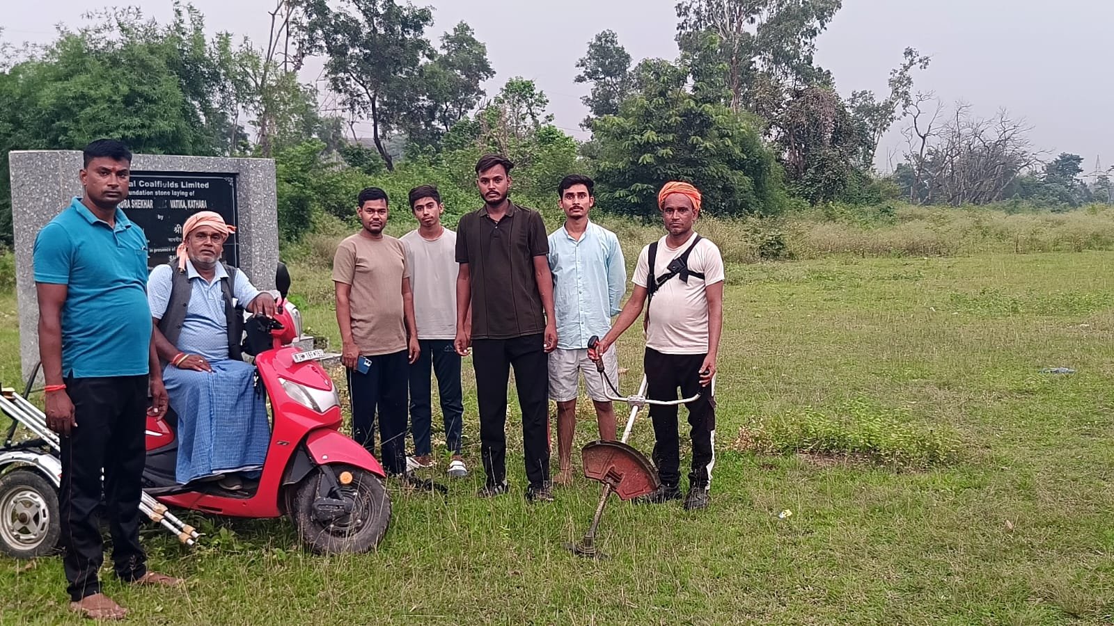 हवाई अड्डा स्वांग दक्षिणी को संवारने में जुटे युवा, समाजसेवियों ने उठाया बीड़ा हवाई अड्डा स्वांग दक्षिणी को संवारने में जुटे युवा, समाजसेवियों ने उठाया बीड़ा