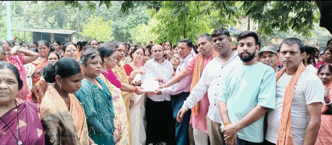 जरीडीह पुनर्वास क्षेत्र में 40 साल बाद भी बिजली-पानी नहीं,ग्रामीणों ने सौंपा ज्ञापन जरीडीह पुनर्वास क्षेत्र में 40 साल बाद भी बिजली-पानी नहीं,ग्रामीणों ने सौंपा ज्ञापन