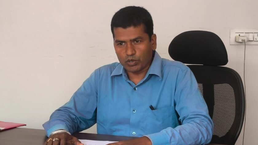 भूमि बंदोबस्ती मामले में सुबोध प्रसाद का पलटवार, बोले— दादा के नाम हुई थी बंदोबस्ती,आरोप निराधार भूमि बंदोबस्ती मामले में सुबोध प्रसाद का पलटवार, बोले— दादा के नाम हुई थी बंदोबस्ती,आरोप निराधार