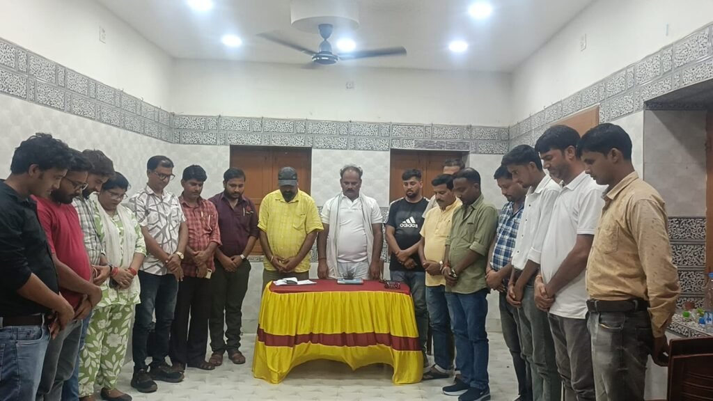 पाकुड़ में पत्रकार नेता सुखनंदन बंजारे को भावभीनी श्रद्धांजलि,शोक सभा आयोजित पाकुड़ में पत्रकार नेता सुखनंदन बंजारे को भावभीनी श्रद्धांजलि,शोक सभा आयोजित