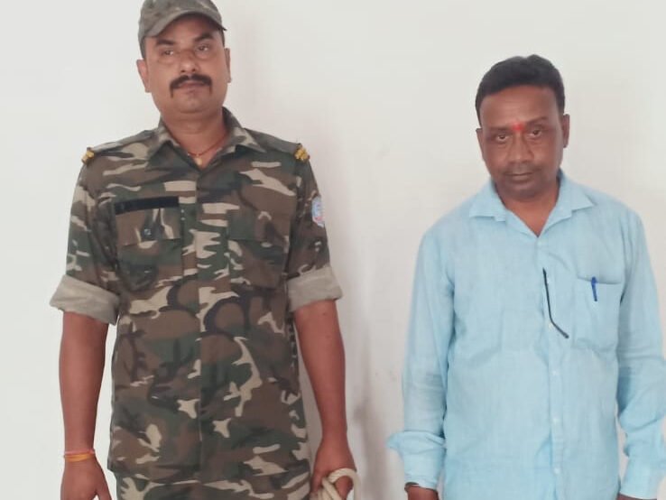 चेक बाउंस मामले में फरार आरोपी गिरफ्तार, न्यायालय ने भेजा जेल चेक बाउंस मामले में फरार आरोपी गिरफ्तार, न्यायालय ने भेजा जेल