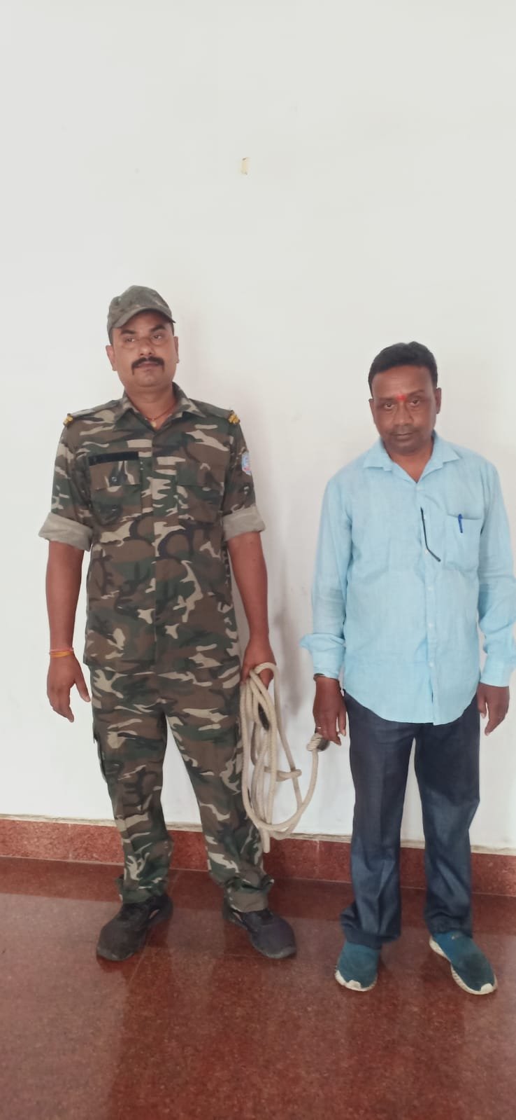चेक बाउंस मामले में फरार आरोपी गिरफ्तार, न्यायालय ने भेजा जेल चेक बाउंस मामले में फरार आरोपी गिरफ्तार, न्यायालय ने भेजा जेल