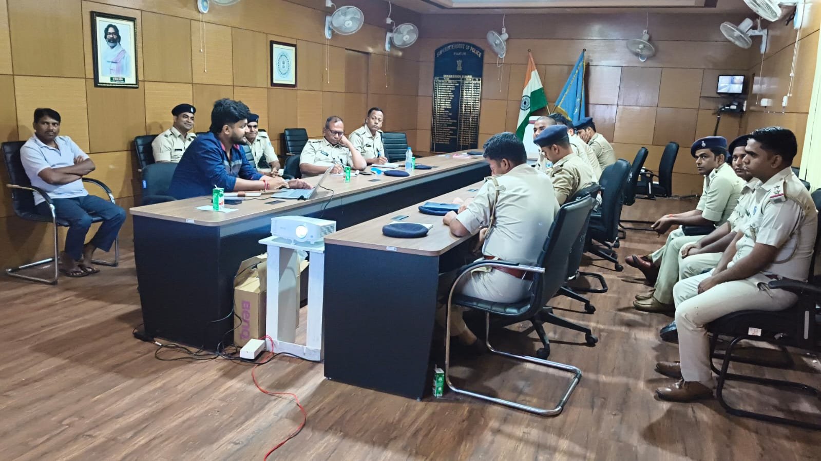 सड़क सुरक्षा को लेकर पाकुड़ में पुलिस की बड़ी समीक्षा बैठक