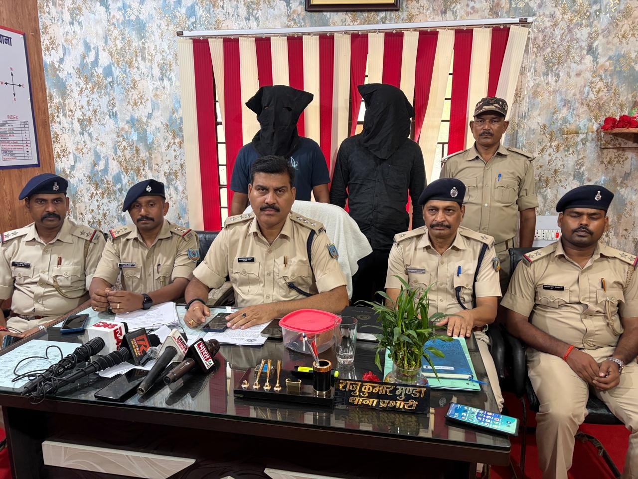 पेटरवार में दिनदहाड़े लूट का खुलासा, SIT की कार्रवाई में दो गिरफ्तार पेटरवार में दिनदहाड़े लूट का खुलासा, SIT की कार्रवाई में दो गिरफ्तार