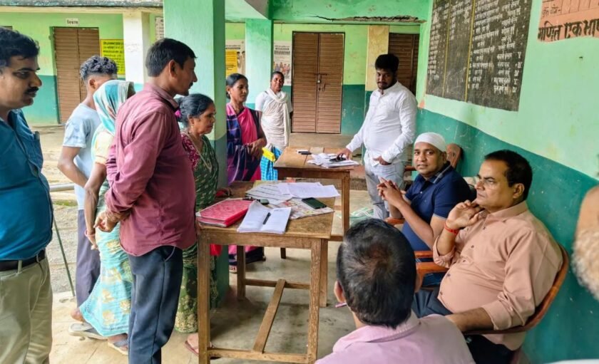 महेशपुर में मतदाता सूची पुनरीक्षण को लेकर चुनाव पाठशाला,त्रुटिरहित सूची बनाने पर जोर महेशपुर में मतदाता सूची पुनरीक्षण को लेकर चुनाव पाठशाला,त्रुटिरहित सूची बनाने पर जोर