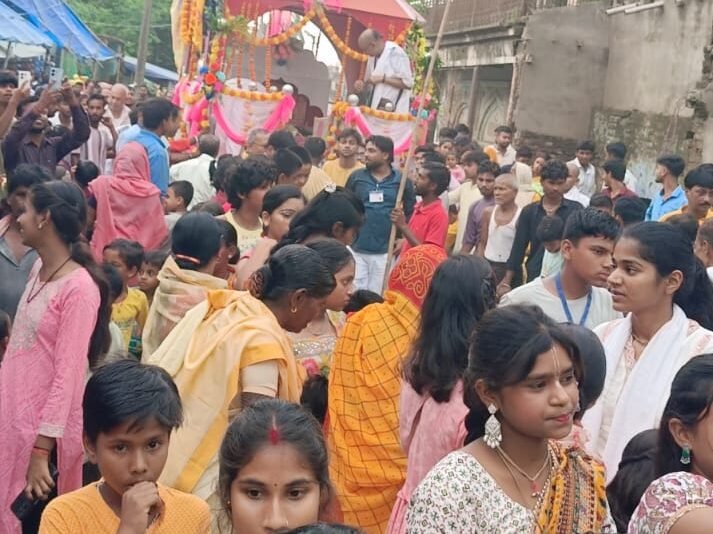 कोटालपोखर बाजार में धूमधाम से निकली भगवान जगन्नाथ की रथ यात्रा कोटालपोखर बाजार में धूमधाम से निकली भगवान जगन्नाथ की रथ यात्रा