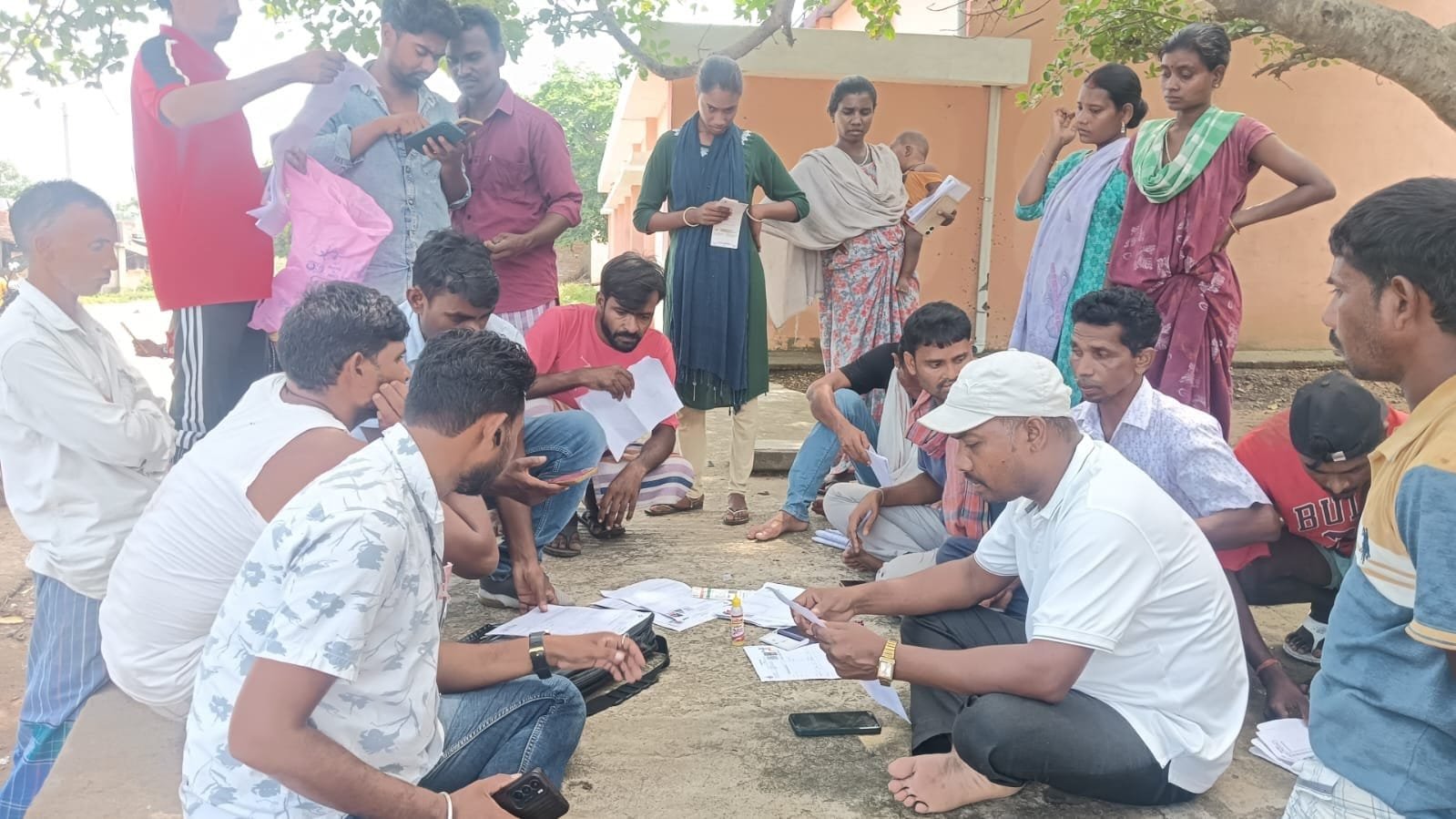 बरहेट में एसआईआर कार्य का निरीक्षण,प्रमुख बर्नार्ड मरांडी ने लिया जायजा बरहेट में एसआईआर कार्य का निरीक्षण,प्रमुख बर्नार्ड मरांडी ने लिया जायजा