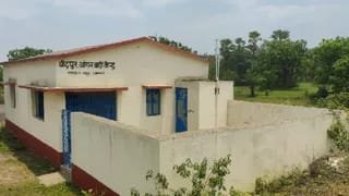 पत्थर खदान के साए में आंगनबाड़ी केंद्र, मासूम बच्चों की सुरक्षा पर मंडरा रहा खतरा पत्थर खदान के साए में आंगनबाड़ी केंद्र, मासूम बच्चों की सुरक्षा पर मंडरा रहा खतरा